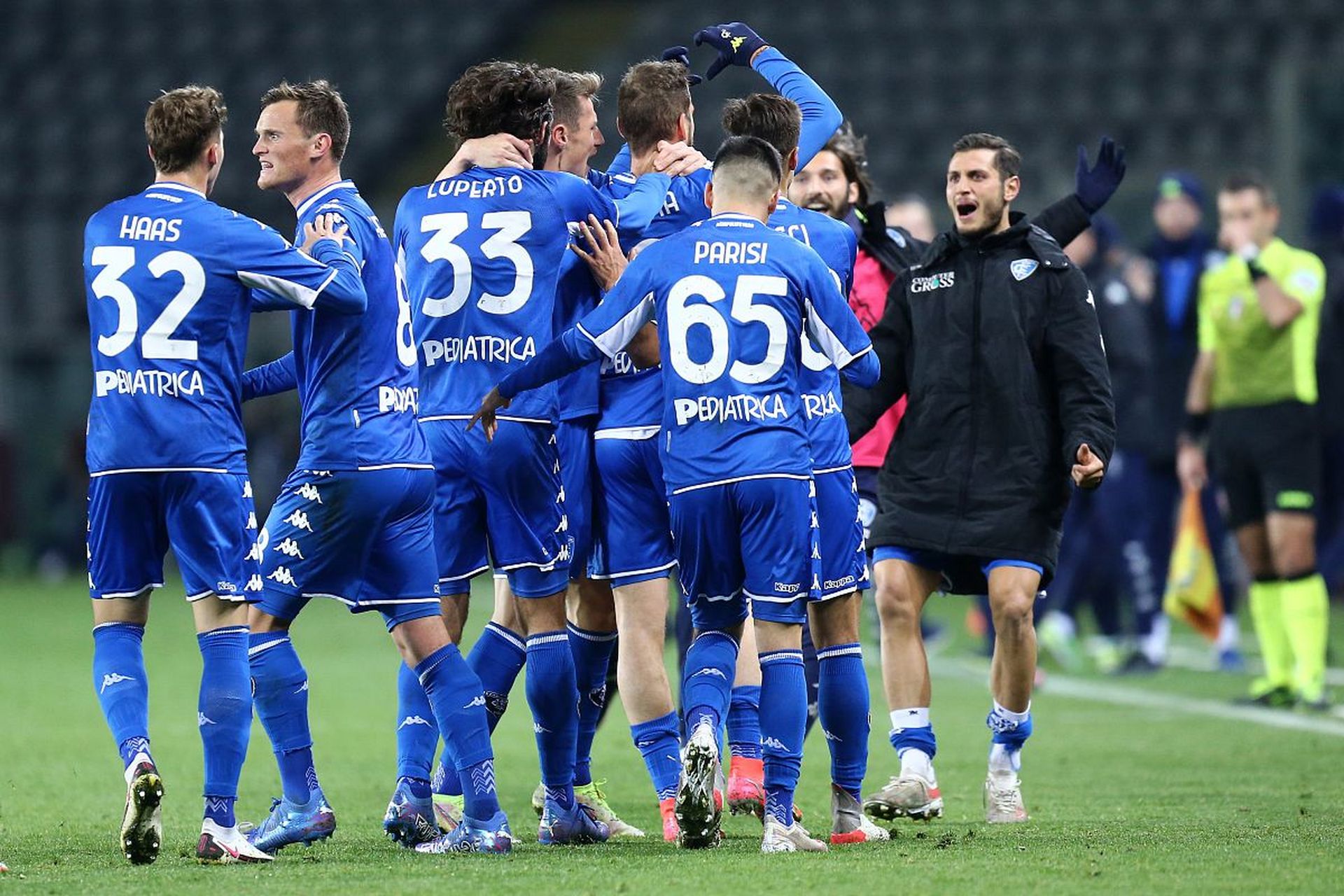 凭借他强壮 凭借他强壮